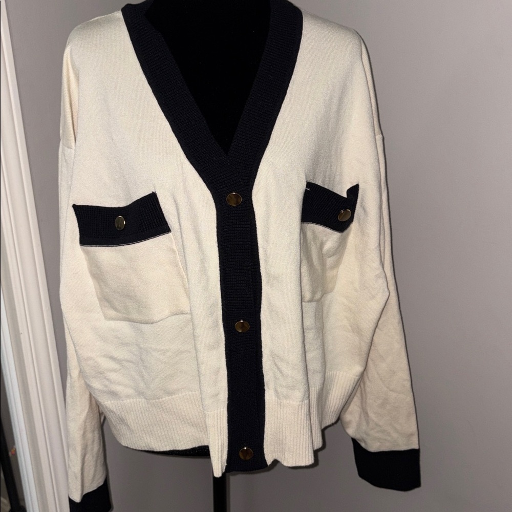 Cropped Cream & Navy Contrast Knit Cardigan – Bangkok Made